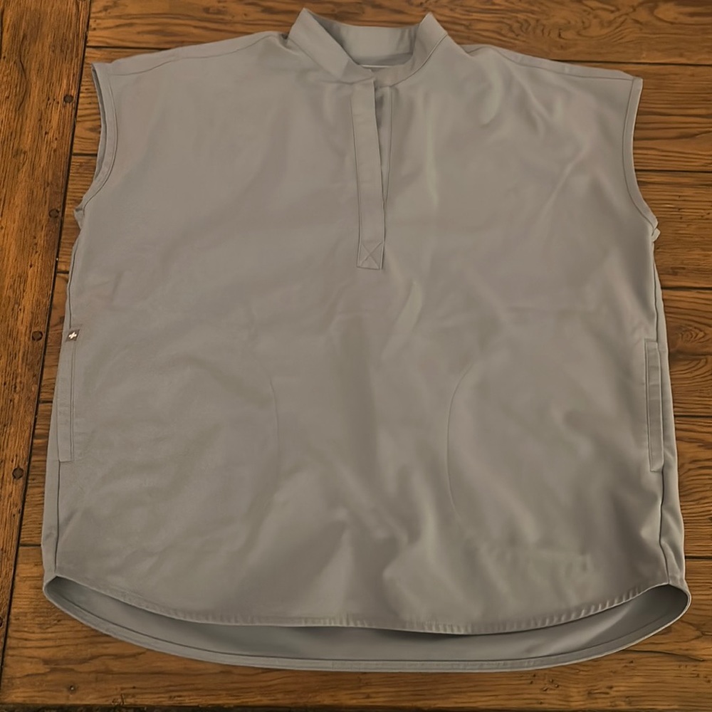 Figs light blue scrub top with side pockets good condition size medium